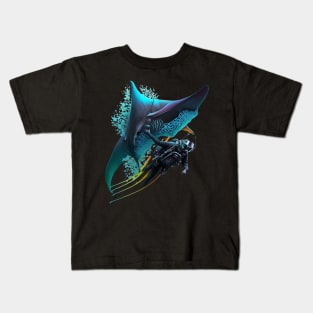 Scubadiving with Manta ray Kids T-Shirt